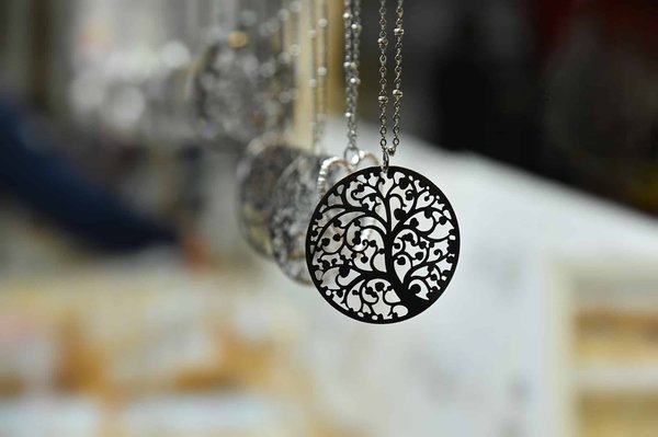 Comment choisir le collier arbre de vie parfait pour vous?