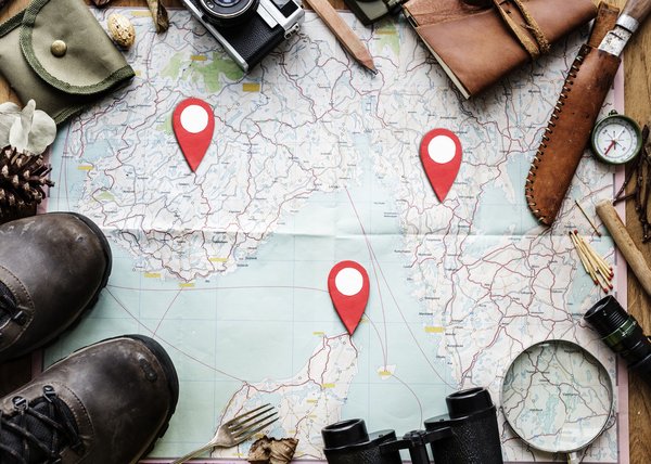 Quels équipements sont nécessaires pour un camping les pieds dans l'eau ?